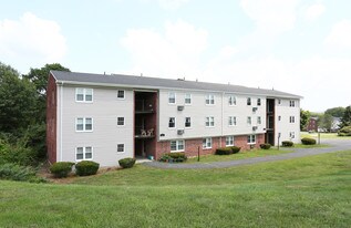 Colonial Townhouse Apartments