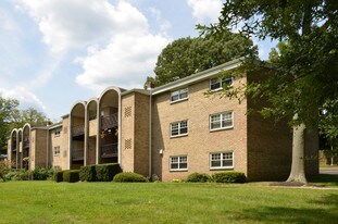 Radnor Crossing Apartments