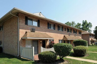 Golf Club Apartments and Townhomes