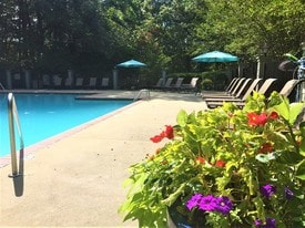 Lake Crossing - New Management Apartments