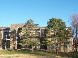 Bristol Pointe Apartments