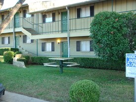 735 S Jackson St Jacksonville TX Apartments