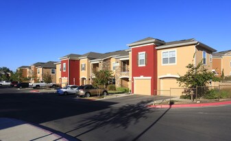 Colonial Grand at Onion Creek Apartments