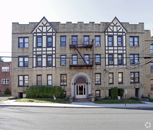 112128 E Fort Lee Rd Bogota, NJ 07603 Rentals Bogota, NJ