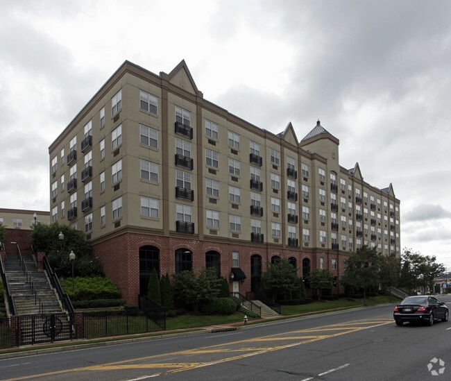 Avalon at Glen Cove Apartments