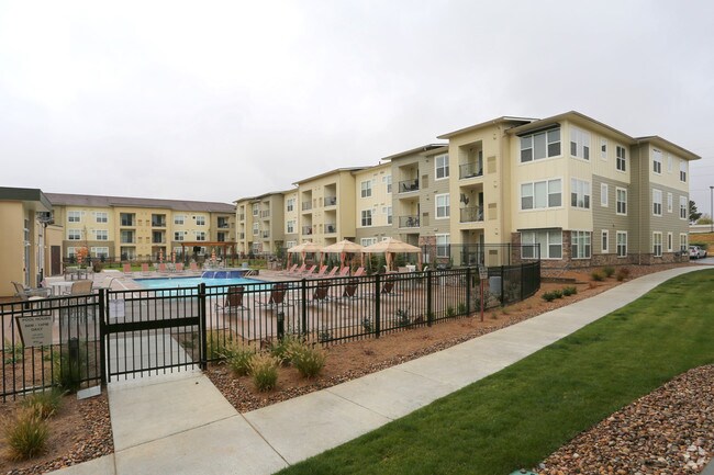 WestLink at Oak Station Apartments