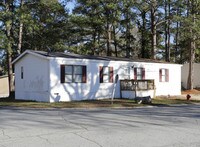 Suburban Woods Manufactured Housing Apartamentos