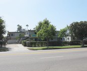 Villa De La Paz Apartments