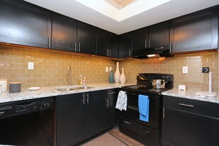 The Pointe at Lenox Park Apartments