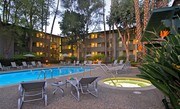 Palo Alto Plaza Apartamentos