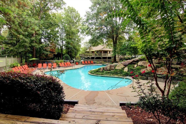 Forest Hills at Vinings Apartments
