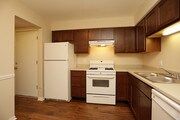 Pointe O' Woods Apartments