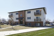 Kenwood & Kennebeck Court Apartments