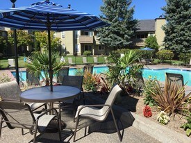 Overlook at Murrayhill Apartments