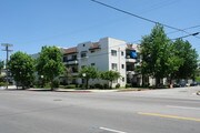 6600 Woodley Ave Apartments