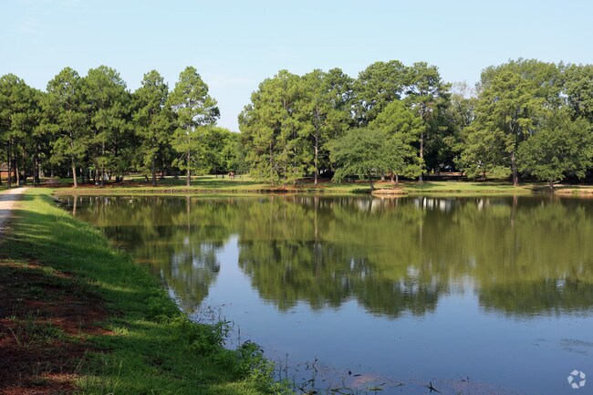 Legacy At The Lake Apartments