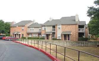 Balcones Club Apartments