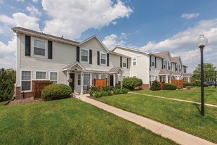 Lakeview Townhomes at Fox Valley Apartments