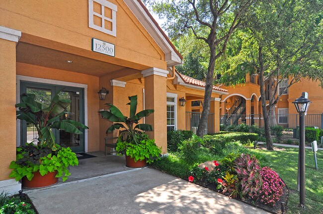 La Costa Villas Apartments