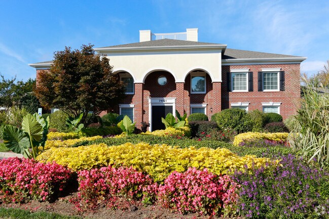 Waterford Square Apartments