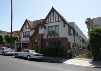 131 S Manhattan Pl Apartments