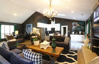 Woodlyn On The Green Apartments