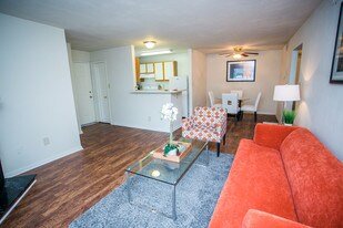 Luna Pointe Apartments