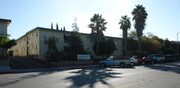 Villa Fairlane Apartments