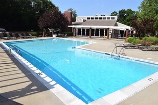 The Grove at Lyndon Apartments