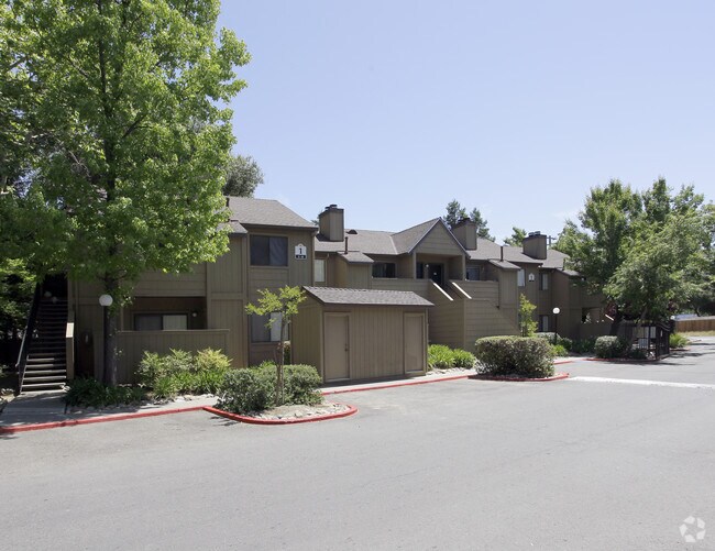 Hidden Oaks Apartments