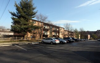 Fox Hills North Apartments