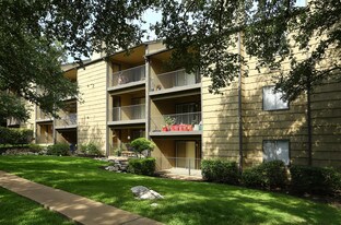 Northwest Hills Apartments