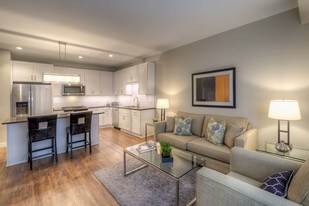 Uptown La Grange Apartments