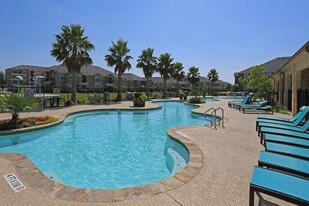 Avenues at Creekside Apartments