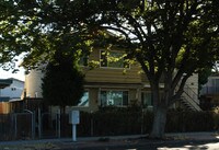 216 Gramercy Pl Apartments