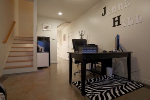 Jenne Hill Townhomes Apartments