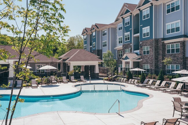 Summit at Nashville West Apartments