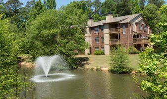The Lakes at Windward Apartments