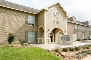 Residence at Garden Oaks Apartments