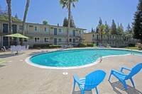 Brentwood Court Apartments