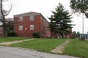 Villas at Colonial Point Apartments