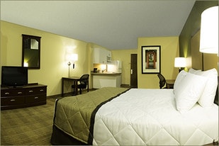 Furnished Studio – Chicago - Hillside Apartments