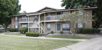 Diamond Lakes Apartments