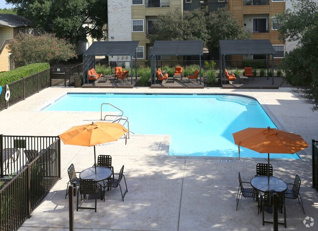 Retreat at Barton Creek Apartments