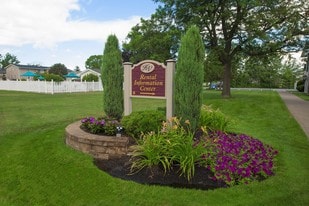 Hallmark Village Apartamentos
