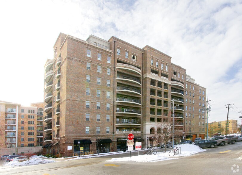 151 W Wing St Arlington Heights, IL 60005 Rentals Arlington Heights