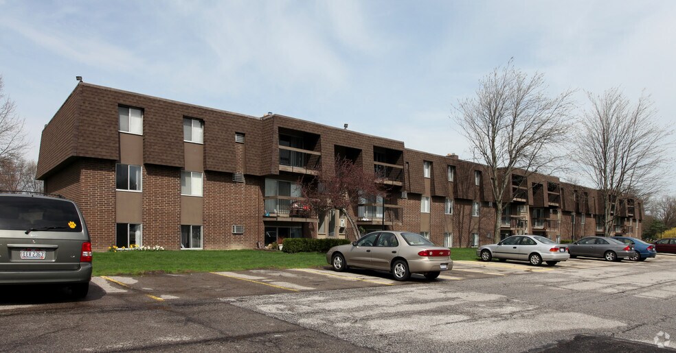 Fawn Lake Apartments Rentals Olmsted Falls, OH