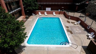Warren Inn/House/Terrace Apartments