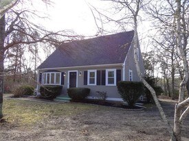 5 Wilann Rd Mashpee MA Apartments