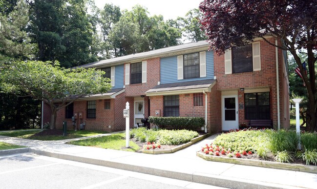 Spring Hill Apartments & Townhomes